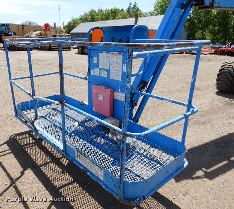 image for item IQ9558 2003 Genie Z-80/60  boom lift