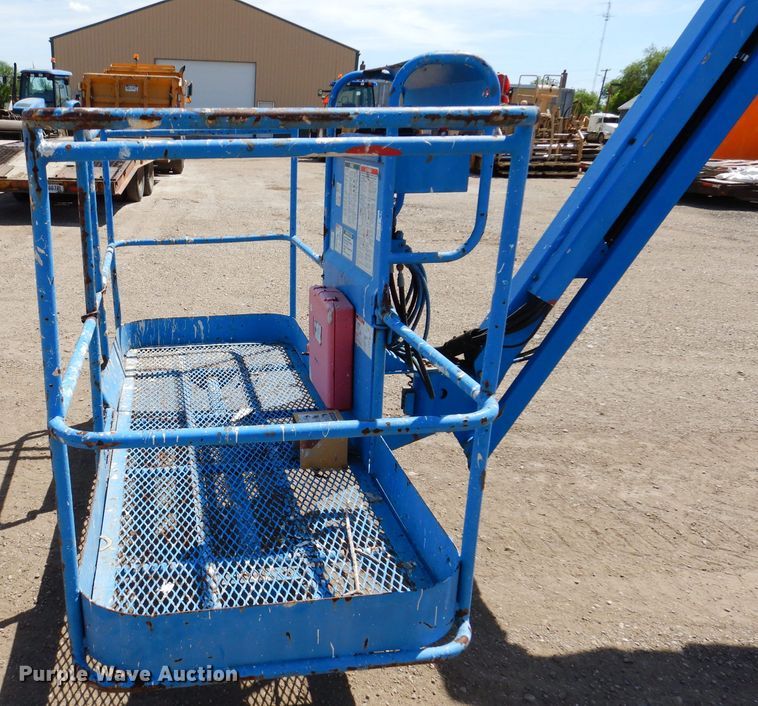image for item IQ9558 2003 Genie Z-80/60  boom lift