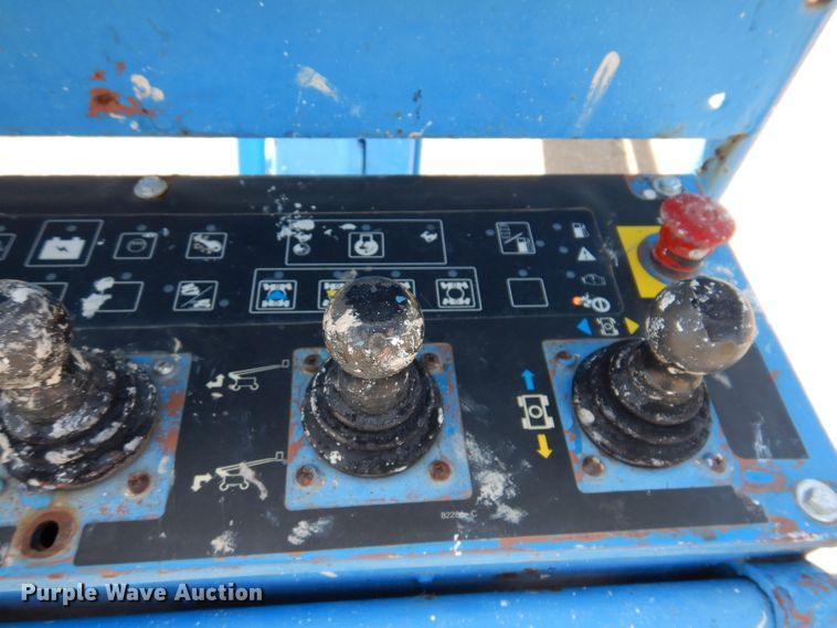 image for item IQ9558 2003 Genie Z-80/60  boom lift