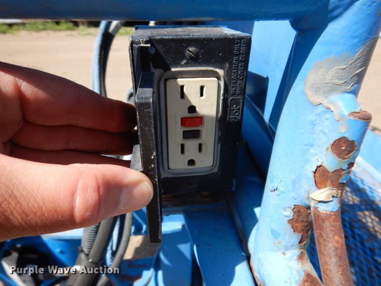 image for item IQ9558 2003 Genie Z-80/60  boom lift