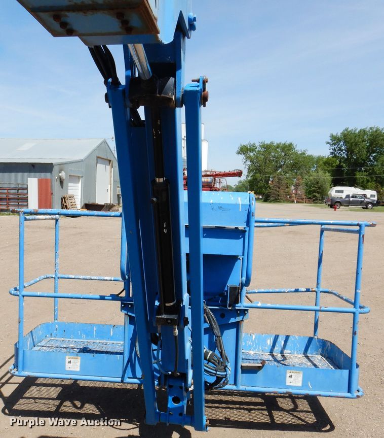 image for item IQ9558 2003 Genie Z-80/60  boom lift