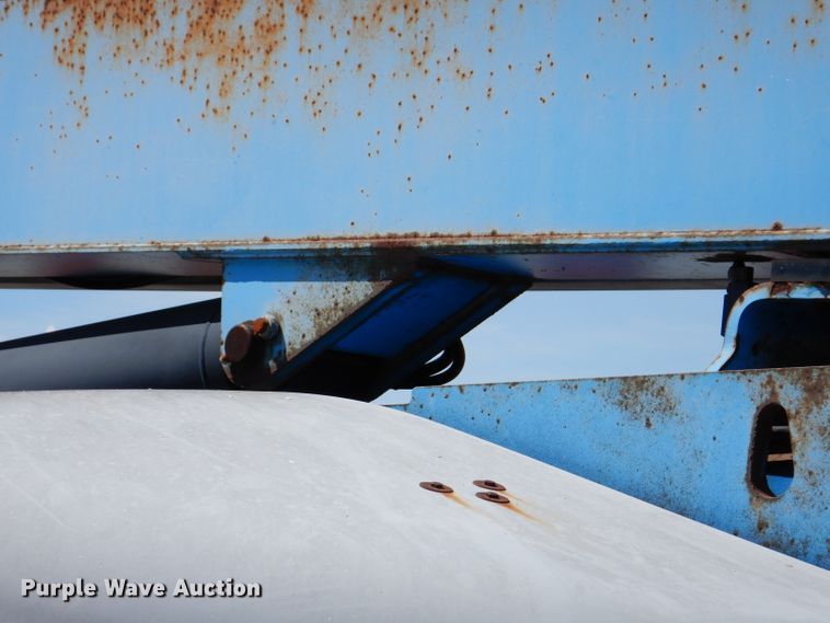 image for item IQ9558 2003 Genie Z-80/60  boom lift