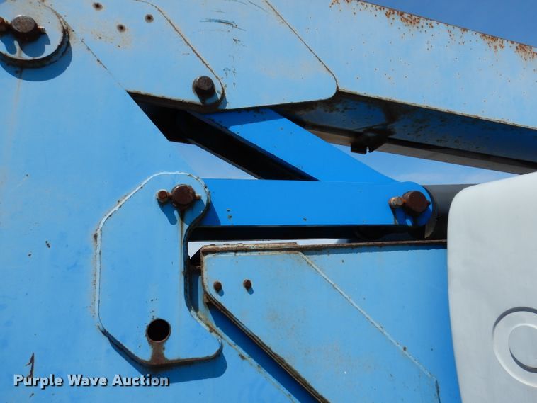 image for item IQ9558 2003 Genie Z-80/60  boom lift