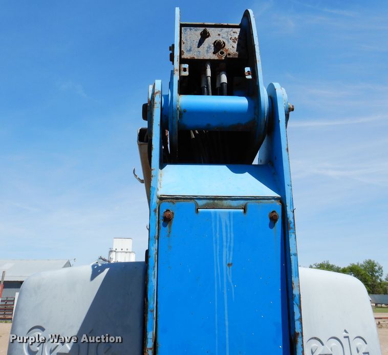 image for item IQ9558 2003 Genie Z-80/60  boom lift