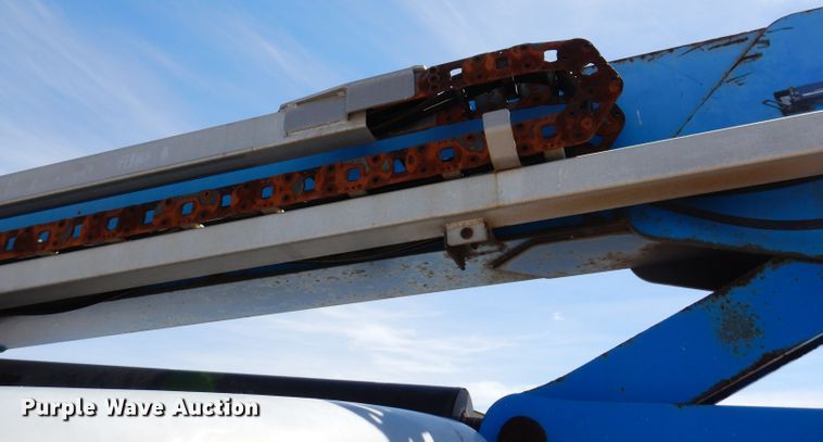 image for item IQ9558 2003 Genie Z-80/60  boom lift