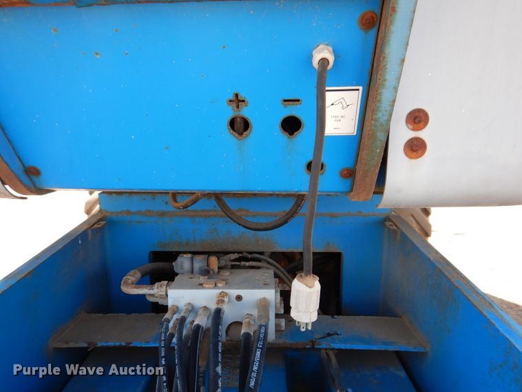 image for item IQ9558 2003 Genie Z-80/60  boom lift