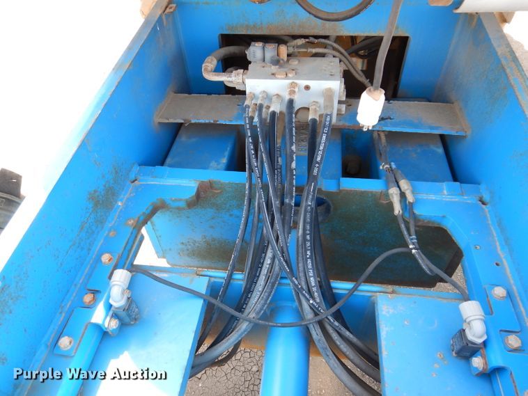 image for item IQ9558 2003 Genie Z-80/60  boom lift