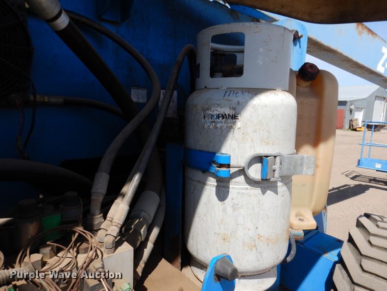 image for item IQ9558 2003 Genie Z-80/60  boom lift