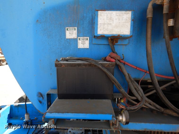 image for item IQ9558 2003 Genie Z-80/60  boom lift