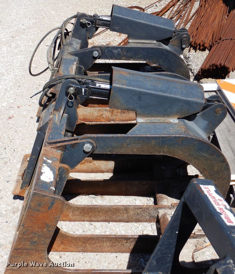 image for item IQ9589 84"W skid steer grapple bucket