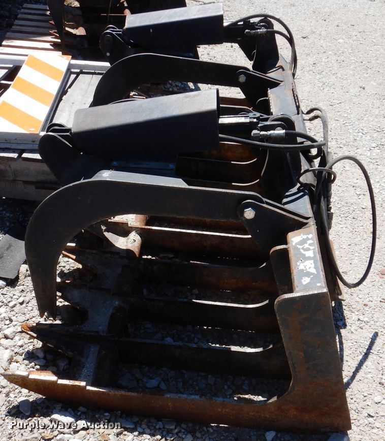 image for item IQ9589 84"W skid steer grapple bucket
