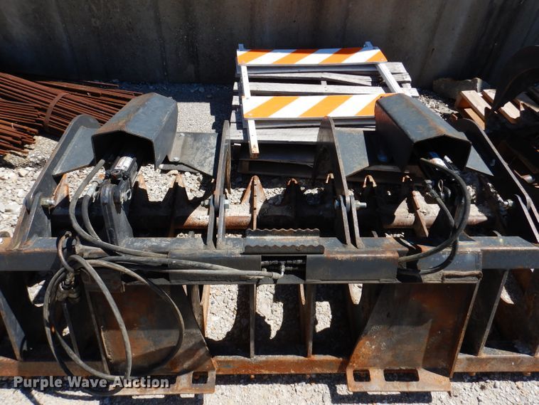 image for item IQ9589 84"W skid steer grapple bucket