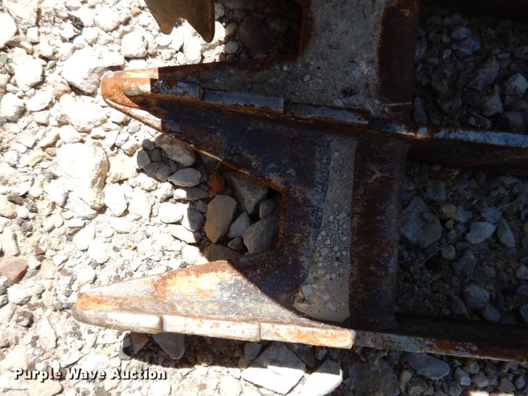 image for item IQ9589 84"W skid steer grapple bucket