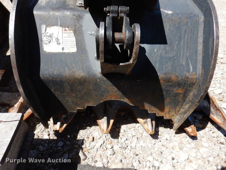 image for item IQ9589 84"W skid steer grapple bucket