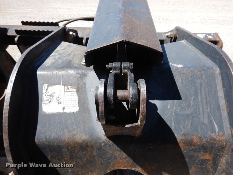 image for item IQ9589 84"W skid steer grapple bucket