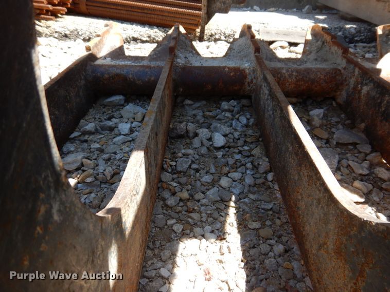 image for item IQ9589 84"W skid steer grapple bucket