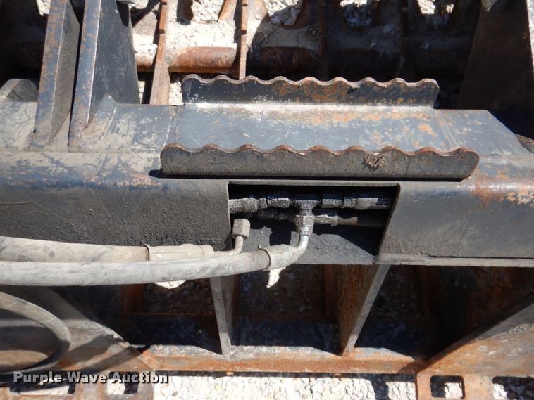 image for item IQ9589 84"W skid steer grapple bucket