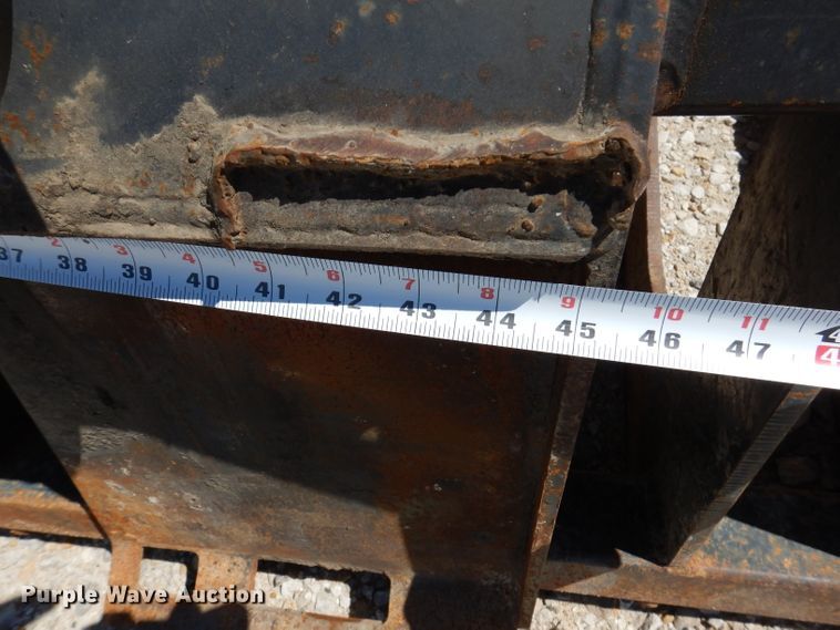 image for item IQ9589 84"W skid steer grapple bucket