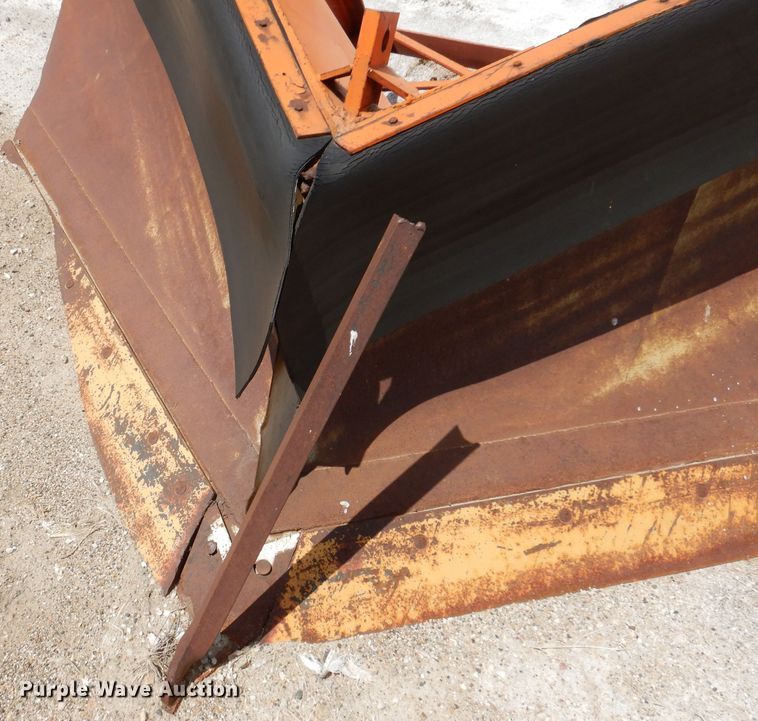 image for item IQ9593 Henke WSVS66  V-plow