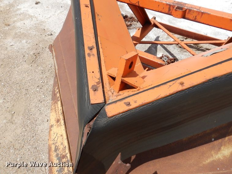 image for item IQ9593 Henke WSVS66  V-plow