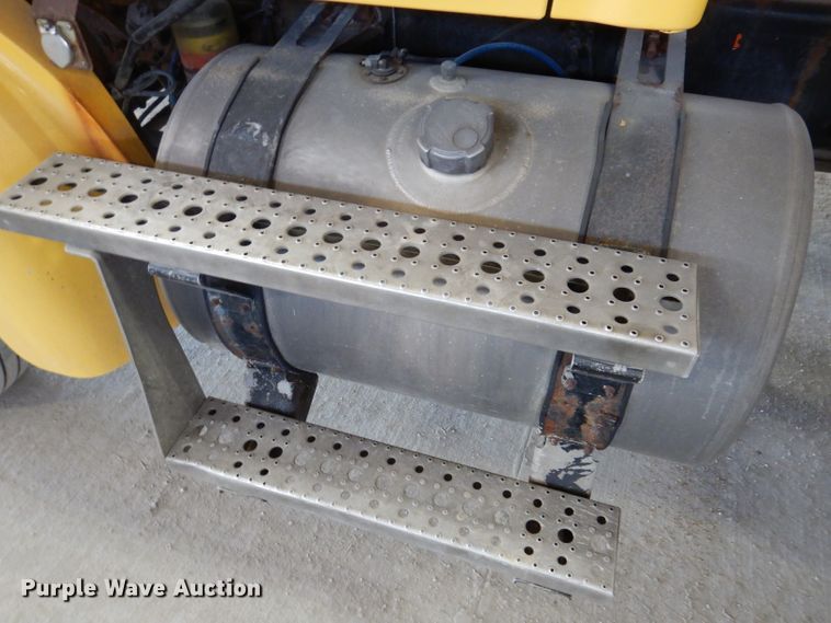 image for item IQ9594 2006 Sterling L7500  dump truck