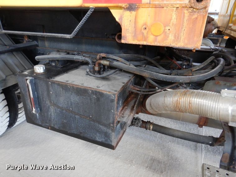 image for item IQ9594 2006 Sterling L7500  dump truck