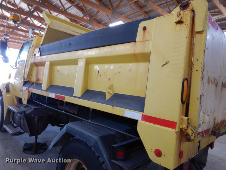 image for item IQ9594 2006 Sterling L7500  dump truck