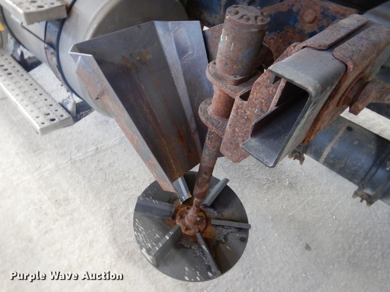 image for item IQ9594 2006 Sterling L7500  dump truck