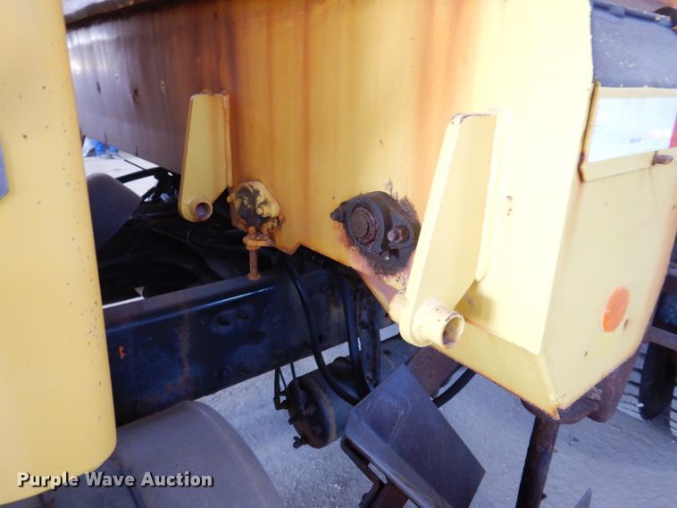 image for item IQ9594 2006 Sterling L7500  dump truck