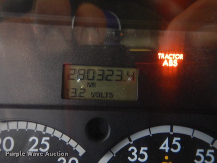 image for item IQ9594 2006 Sterling L7500  dump truck