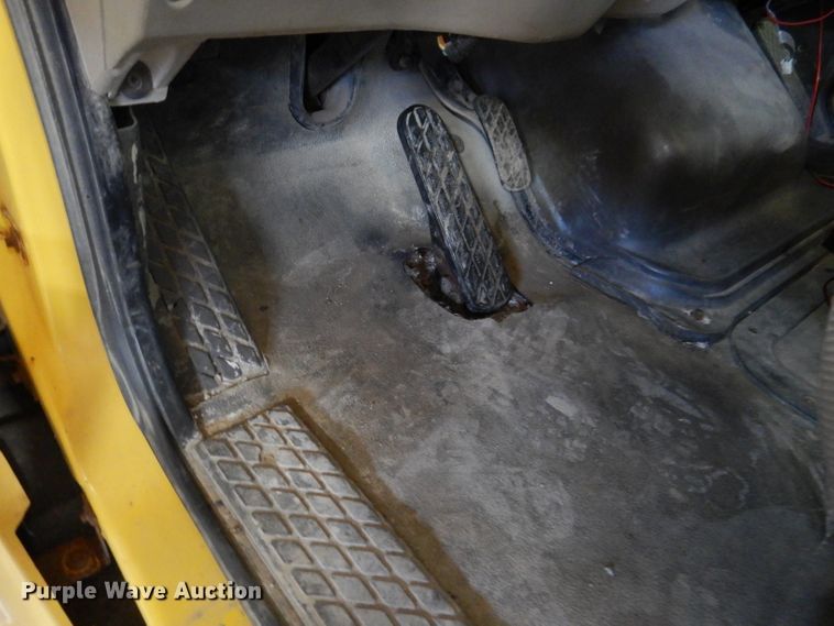 image for item IQ9594 2006 Sterling L7500  dump truck