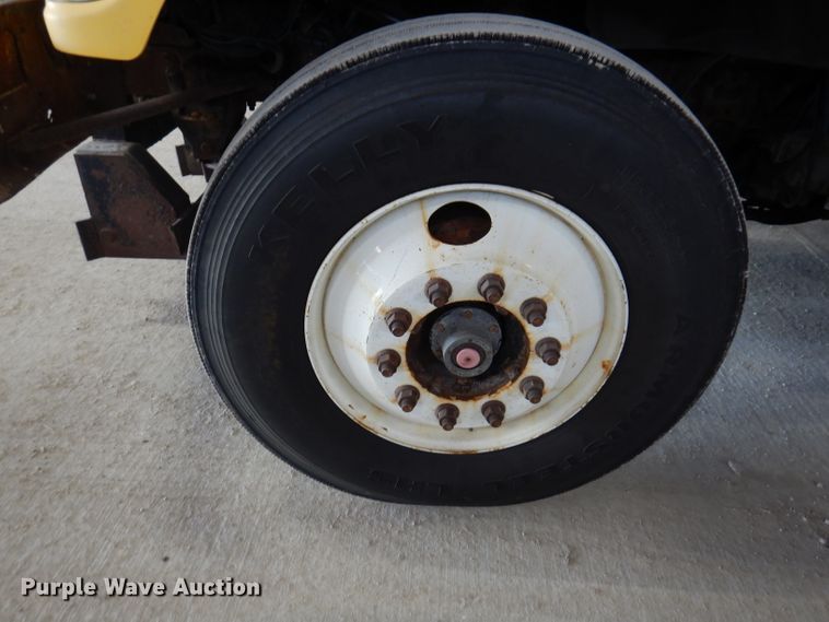 image for item IQ9594 2006 Sterling L7500  dump truck