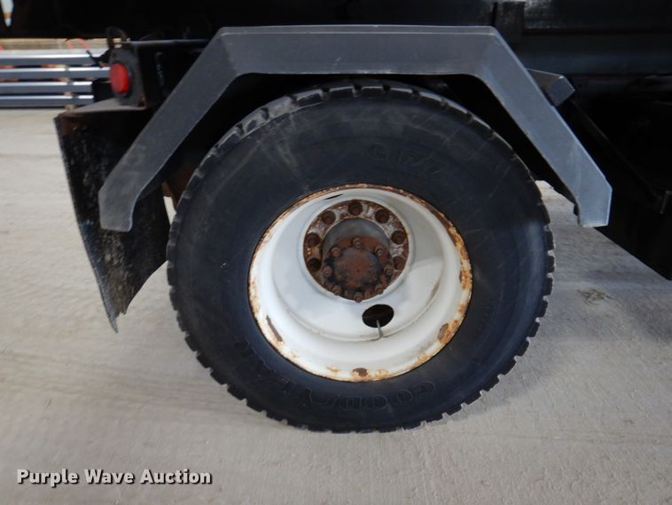 image for item IQ9594 2006 Sterling L7500  dump truck