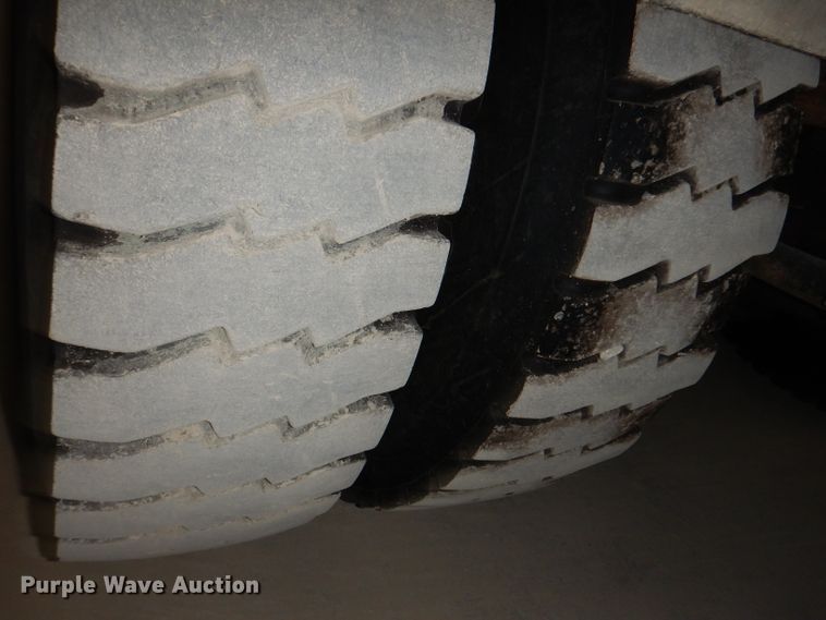 image for item IQ9594 2006 Sterling L7500  dump truck