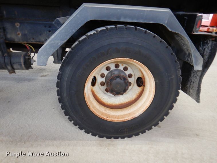 image for item IQ9594 2006 Sterling L7500  dump truck