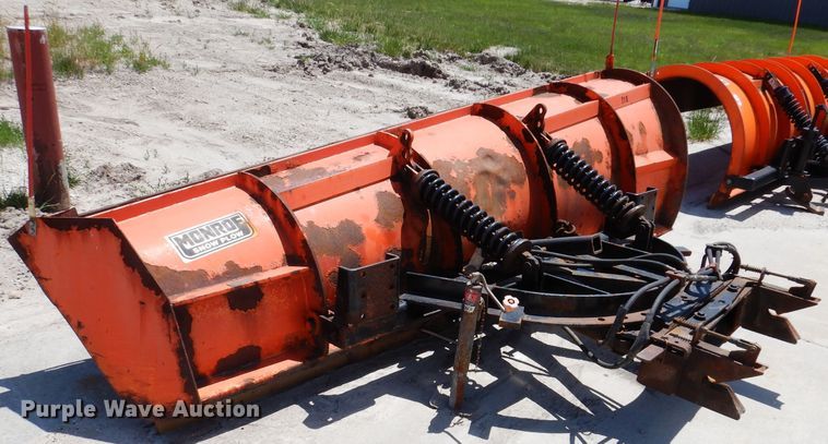 image for item IQ9594 2006 Sterling L7500  dump truck