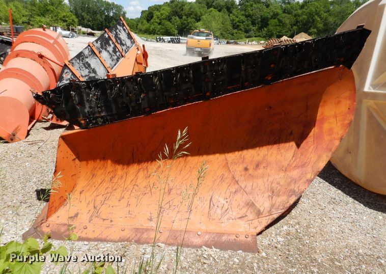 image for item IQ9596 116"W V-plow