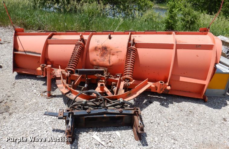 image for item IQ9600 2004 Sterling L7500  dump truck