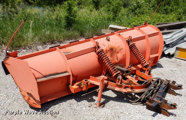 image for item IQ9600 2004 Sterling L7500  dump truck