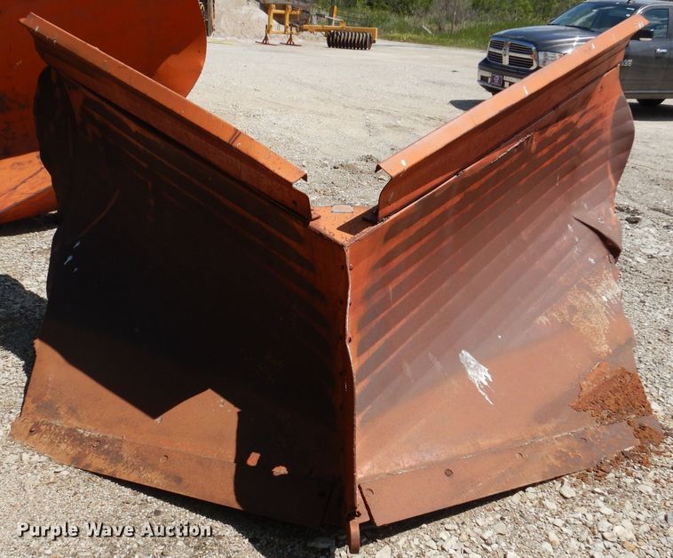 image for item IQ9601 128"W V-plow