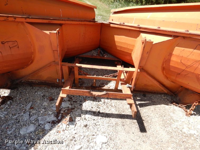 image for item IQ9601 128"W V-plow