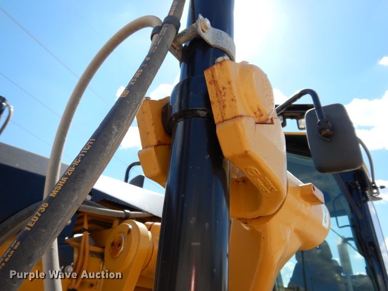 image for item IQ9602 2010 Caterpillar 140M  VHP motor grader