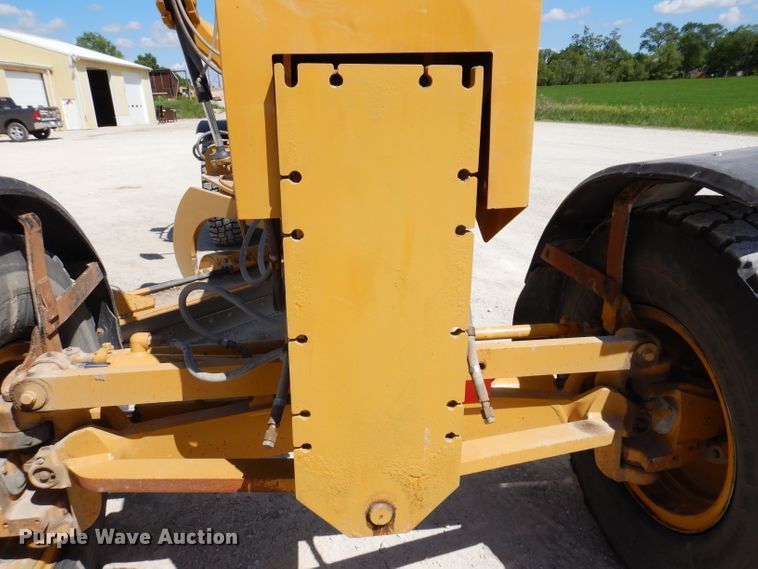 image for item IQ9602 2010 Caterpillar 140M  VHP motor grader