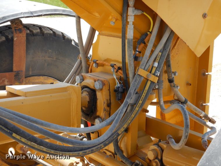 image for item IQ9602 2010 Caterpillar 140M  VHP motor grader