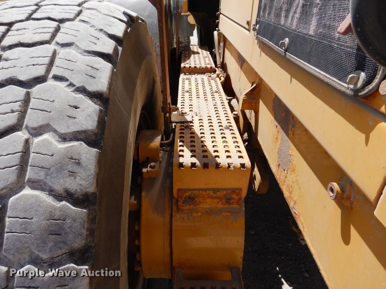 image for item IQ9602 2010 Caterpillar 140M  VHP motor grader