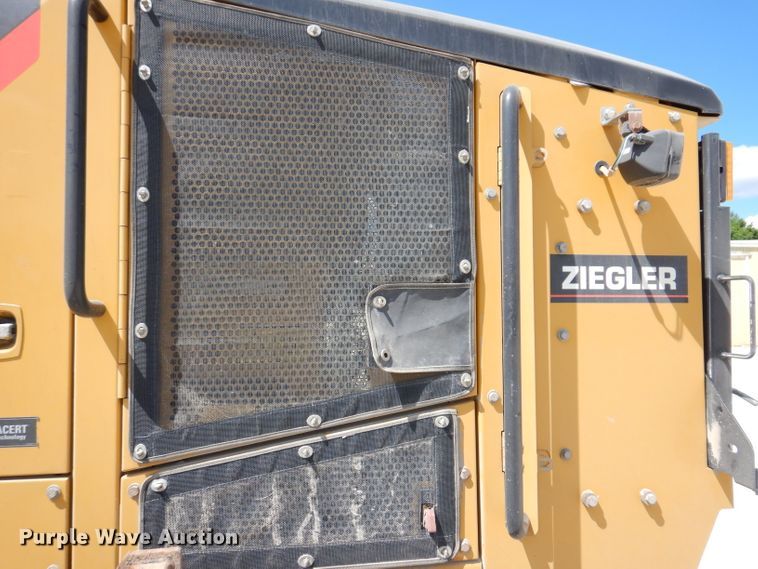 image for item IQ9602 2010 Caterpillar 140M  VHP motor grader