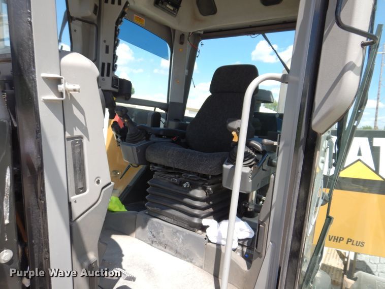 image for item IQ9602 2010 Caterpillar 140M  VHP motor grader