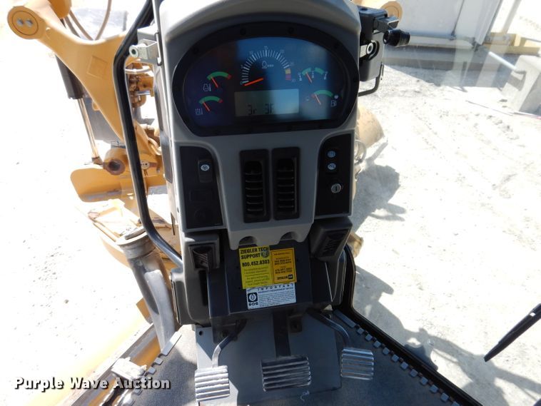 image for item IQ9602 2010 Caterpillar 140M  VHP motor grader