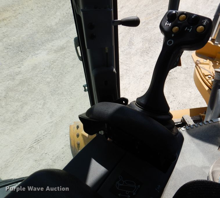 image for item IQ9602 2010 Caterpillar 140M  VHP motor grader