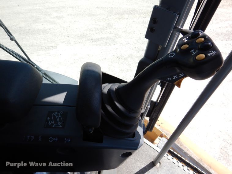 image for item IQ9602 2010 Caterpillar 140M  VHP motor grader